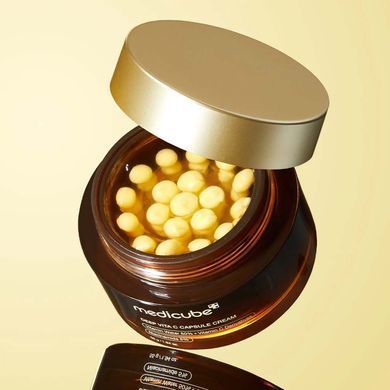 Освітлювальний крем для обличчя Medicube - Deep Vita C Capsule Cream, 55 г
